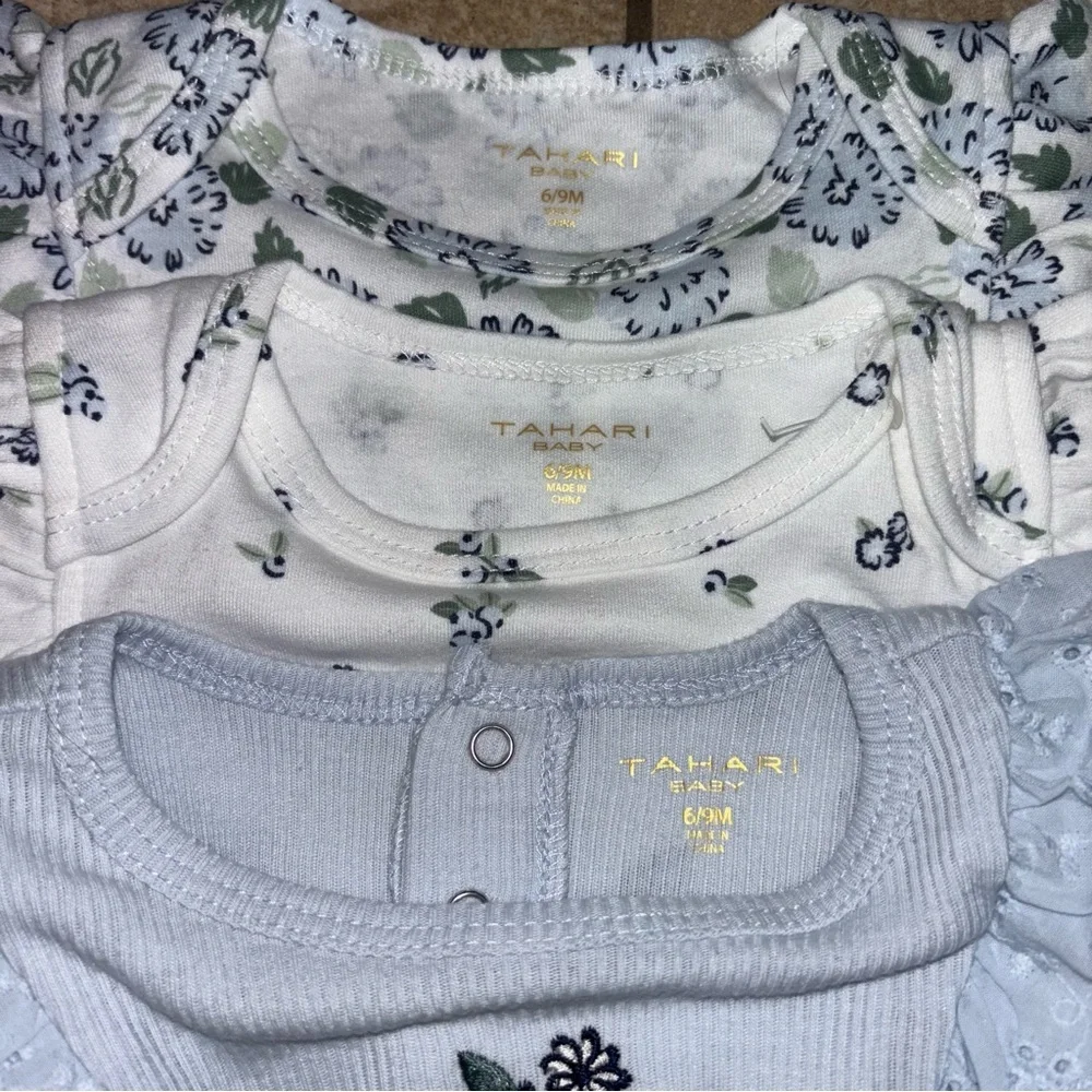 NEW! Tahari Baby Bodysuit Onsies 3 piece Set in Blue & White Floral 6-9 mo Lot